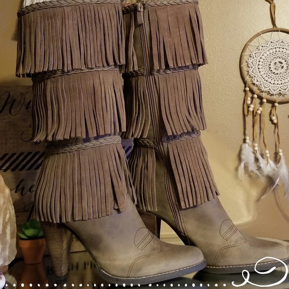 Very Volatile Fringe Boots NWOT Womens Size 9